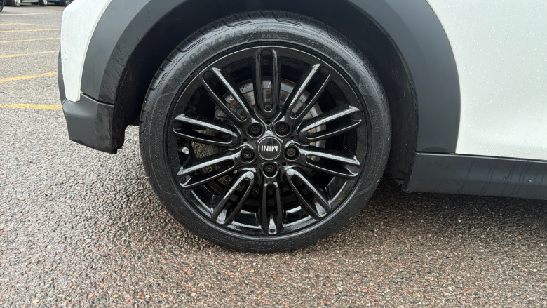 MINI Hatchback 1.5 Cooper Exclusive Premium 3dr Auto Petrol Hatchback